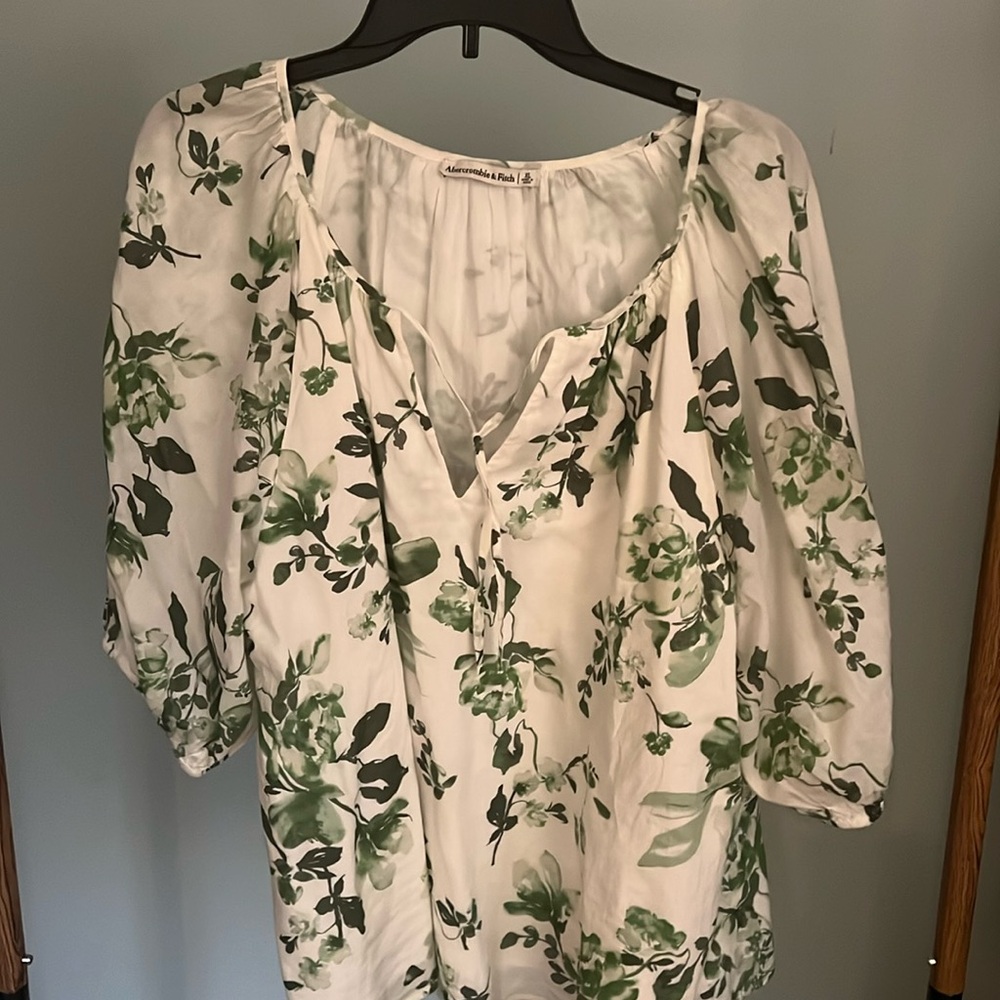 Pretty Abercrombie & Fitch floral top XL